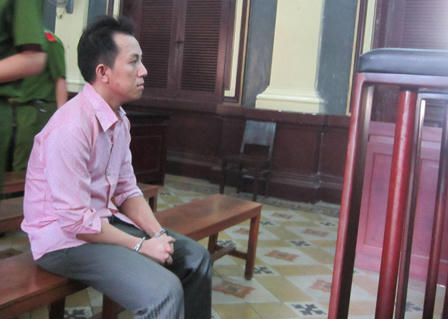 Cảnh sát tống tiền, dọa bắn chết dân