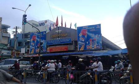 Phạm nhân đặc biệt đòi “móc mắt kêu oan”  