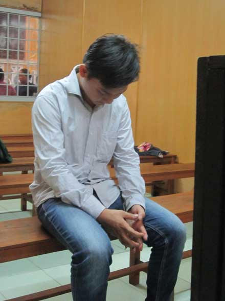 Quan hệ với bé gái lớp 7, chú rể vào tù trước ngày cưới