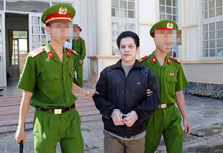 Theo dấu “ác quỷ” sáng ra trại, chiều hãm hiếp bà lão