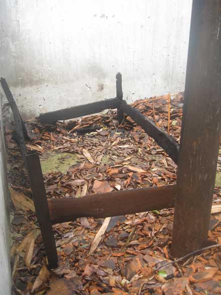 Thi thể trong ngôi nhà hoang giữa đêm bốc cháy