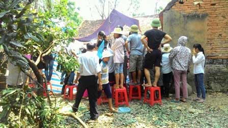 Thi thể trong ngôi nhà hoang giữa đêm bốc cháy