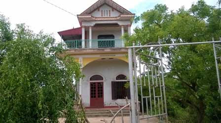 Bị chê “đen hôi” chồng giết vợ thả xác trôi sông 