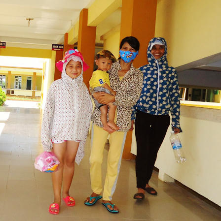 Truy nã ông bố tra tấn con để vợ cũ quay về