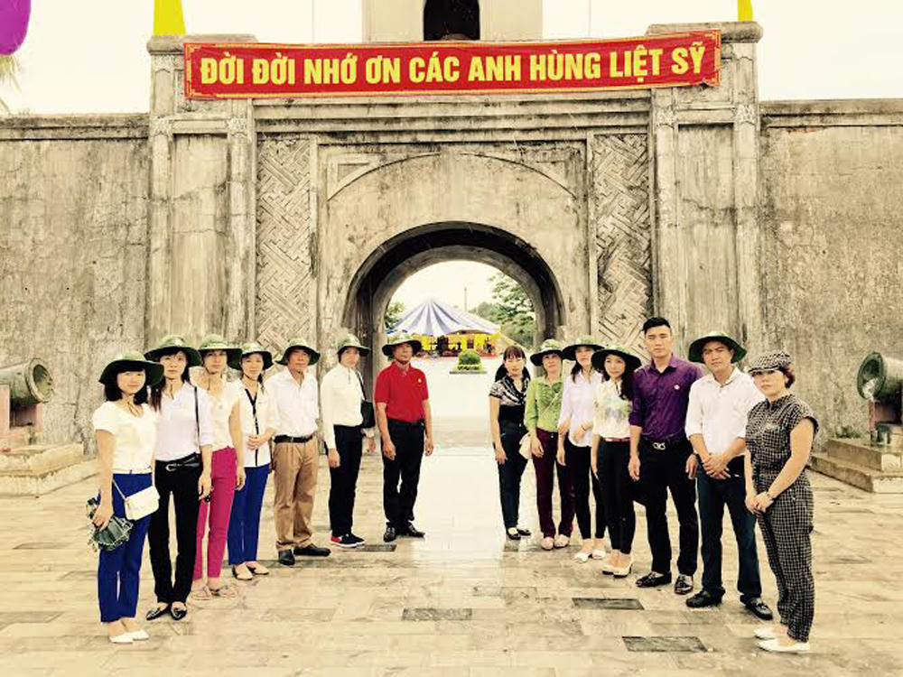 Báo PLVN, Công ty CP Lochsa Việt Nam đến với quê hương Đại tướng Võ Nguyên Giáp