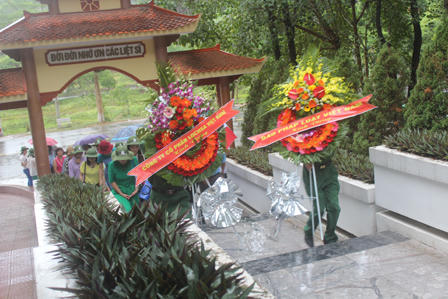 Báo Pháp luật Việt Nam và Công ty Cổ phần Lochsa Việt Nam dâng hương mộ Đại tướng