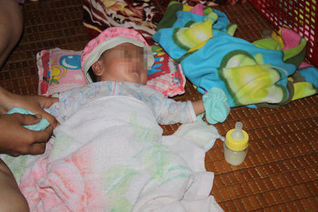 Trầm cảm sau sinh, vợ vác dao chém chồng