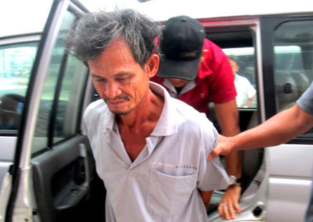 Giết bạn rồi trốn xuống hầm, kéo vợ nạn nhân đồng phạm 