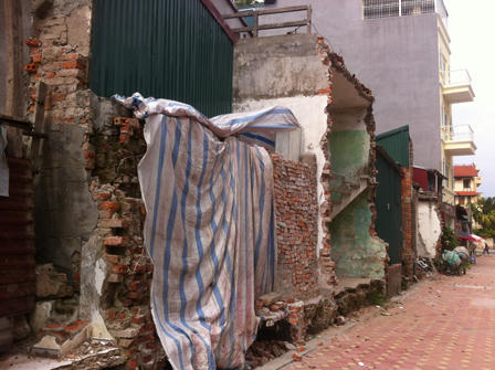 Kiện tụng ỏm tỏi quanh những túp lều tiền tỉ (P2)