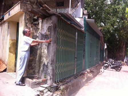 Mắc kẹt trong những túp lều tiền tỉ