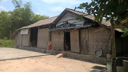 Thiếu nữ chao đảo vì lời đồn có con với anh trai