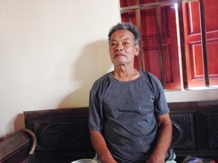 Con dâu xách dao đuổi chém, giành đất bố mẹ chồng  