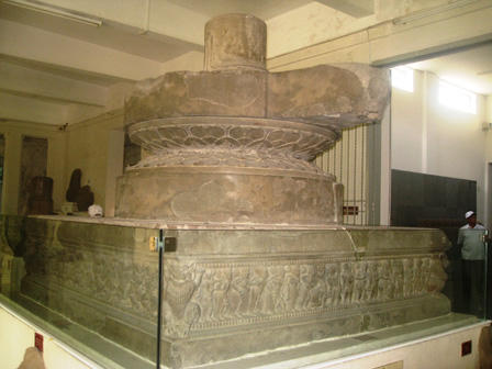 Họa tiết trên một bảo vật quốc gia gây tranh cãi hàng trăm năm