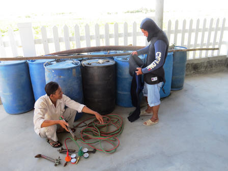 Nhọc nhằn nghề “ăn sắt” dưới đáy biển