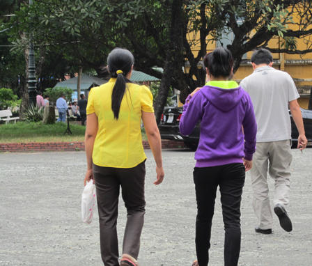 Bé gái tự vẫn sau khi bị cưỡng bức tập thể