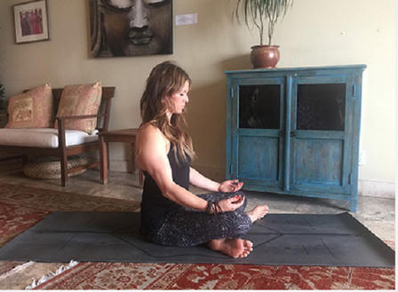 6 động tác yoga dễ làm cho ngày mới đầy năng lượng