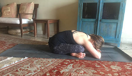 6 động tác yoga dễ làm cho ngày mới đầy năng lượng