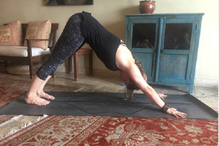 6 động tác yoga dễ làm cho ngày mới đầy năng lượng