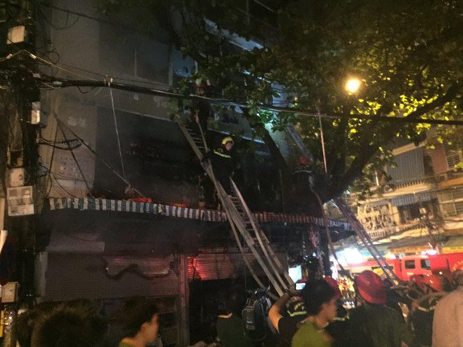 Cháy lớn ở phố cổ Hà Nội