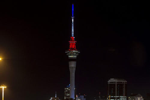 cac-bieu-tuong-tren-the-gioi-dong-loat-doi-mau-co-phap-8