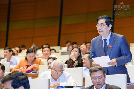 Bộ trưởng “đu dây” lại ghi điểm trong phiên chất vấn