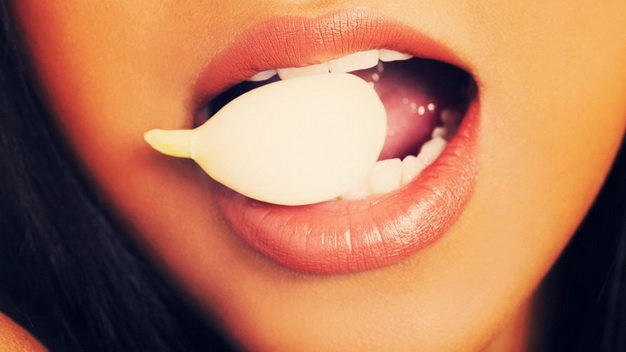  Tỏi chứaallicingiúp tiêu diệt virútvà vi khuẩn - Ảnh:youqueen.com 