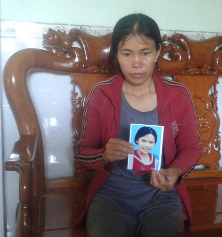 Con gái mất tích, mẹ bị gạ “đổi tình” lấy thông tin  