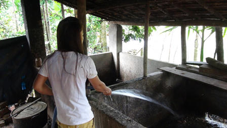 Bị ép làm tiếp viên kích dục, nhóm sơn nữ lập mưu kế thoát thân