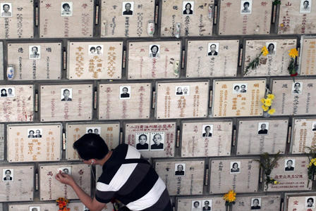 Nghĩa địa chật chội ở thành phố đắt đỏ bậc nhất thế giới