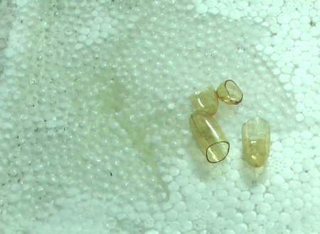 Hãi hùng chứng kiến dầu cá Omega 3 tiêu hủy miếng xốp