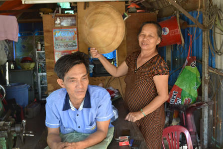 Liệt nửa người vẫn chế máy công nông tự lái