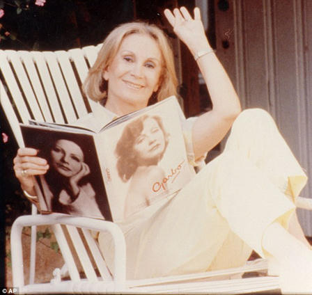 “Tú bà” khét tiếng và lò đào tạo “thiên nga” cho khách VIP