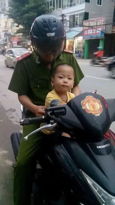 Tiếng gọi con tuyệt vọng làm cộng đồng mạng rơi nước mắt