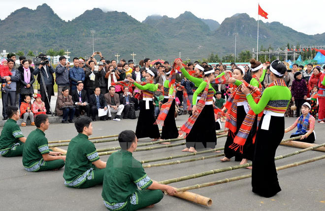 Lễ hội truyền thống - thứ lễ giáo phóng khoáng cổ sơ?