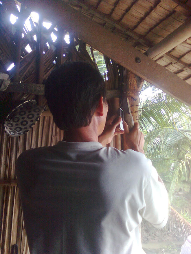 “Phù thủy” chữa đau răng từ xa bằng... đóng đinh vào cột nhà?