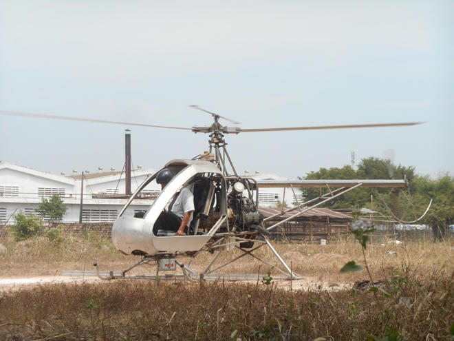 Kỹ sư “ba chui” tự chế trực thăng, tự mở “trường lái”, tự học phi công