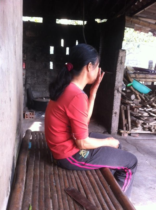 Đòi thu sổ đỏ, hứa chìm xuồng vụ ông lão làm bé gái sinh con?