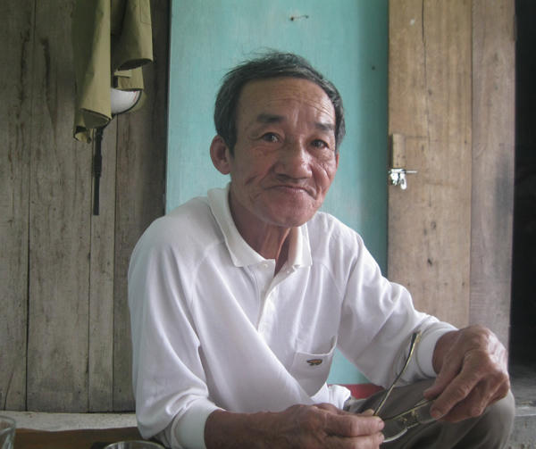 Chuyện lạ có thật: Bà cụ mù mắt sáng trở lại