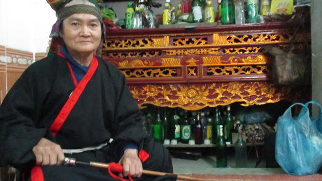 Thầy mo xứ Mường vén màn thực hư “bùa yêu”