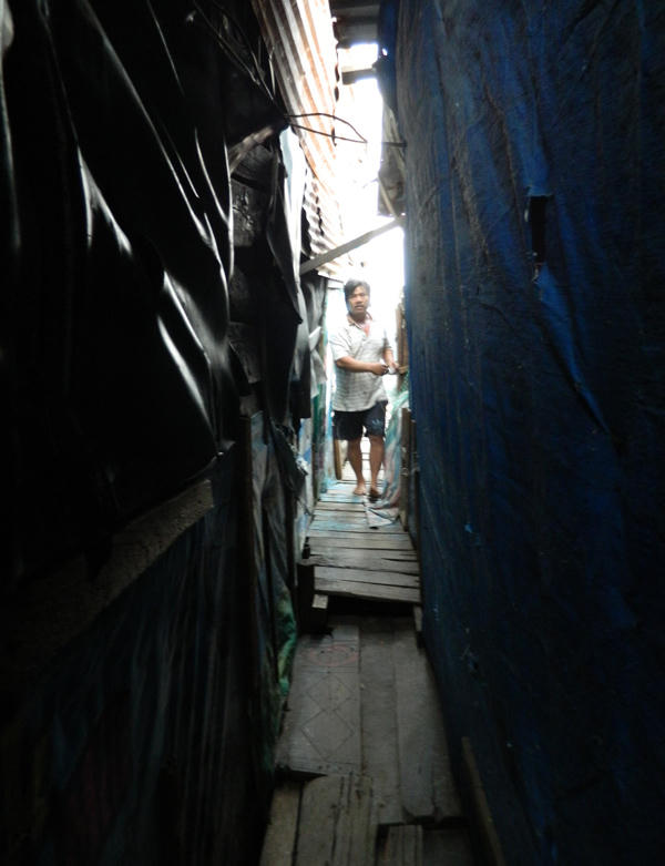 400 hộ dân sống cùng ô nhiễm giữa lòng thành phố