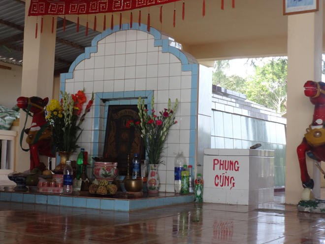 Bí mật ngôi mộ cổ và tiếng hát ru con của thiếu phụ áo trắng