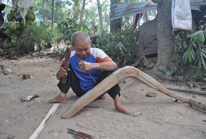 Cuộc sống đáng nể của người đàn ông... đi bằng tay