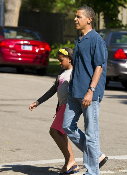 Ngắm thời trang xuống phố trẻ trung, đẹp mắt của Tổng thống Obama