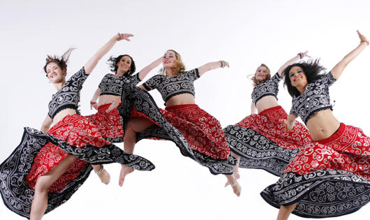 Nỗi oan Bollywood 'chỉ ca hát, nhảy múa'