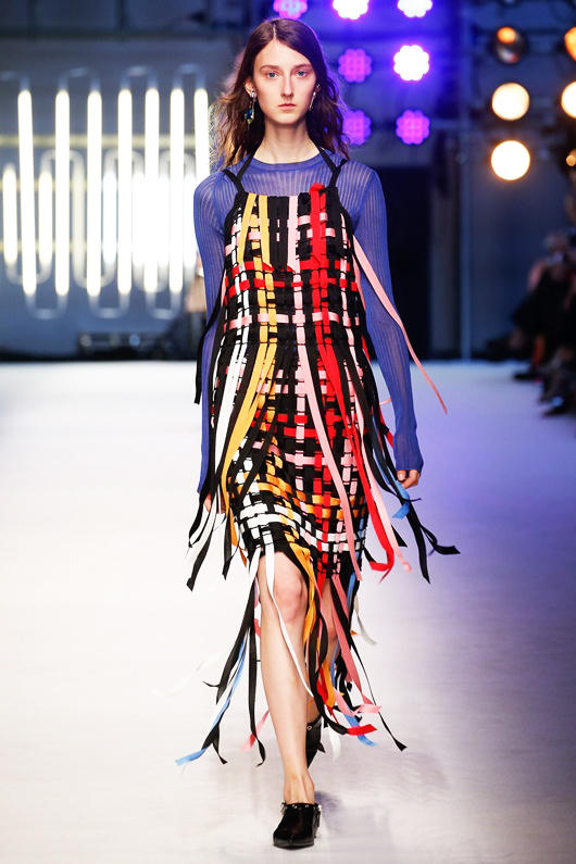 Phong cách 'gái hư' được lăng xê suốt năm 2016