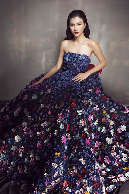 Kim Tuyến diện mốt không nội y với váy dạ hội