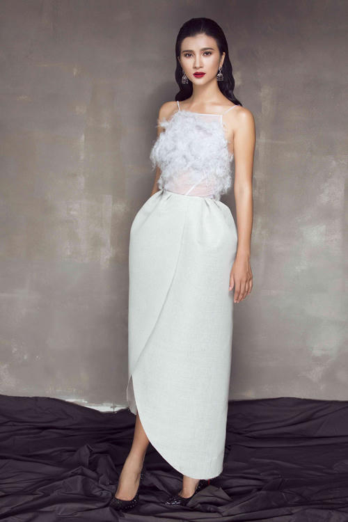 Kim Tuyến diện mốt không nội y với váy dạ hội