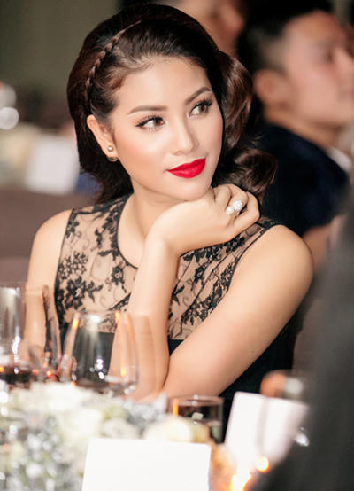 ly-nha-ky-pham-huong-trang-diem-dep-voi-phong-cach-doi-lap-1