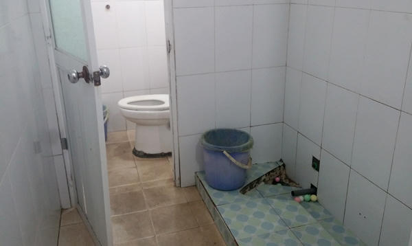 nhà vệ sinh bệnh viện, Bệnh viện 103