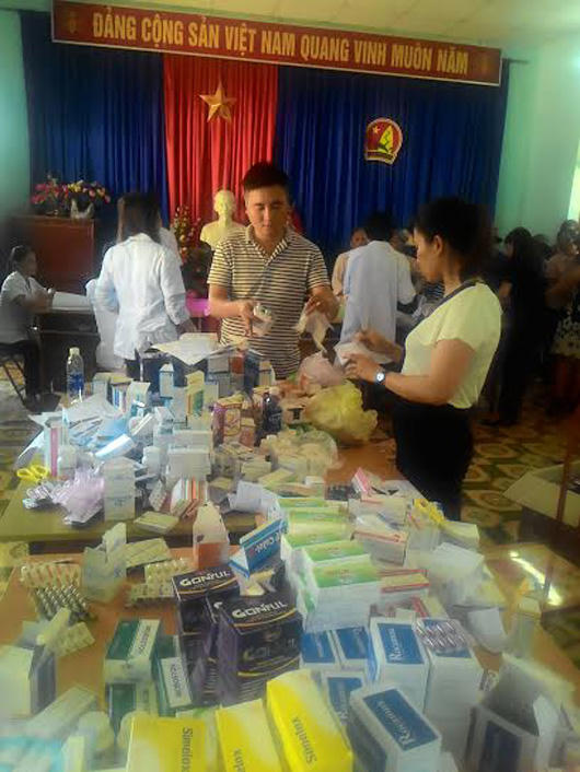 Khám chữa bệnh và cấp phát thuốc miễn phí  nhân ngày thương binh liệt sỹ 